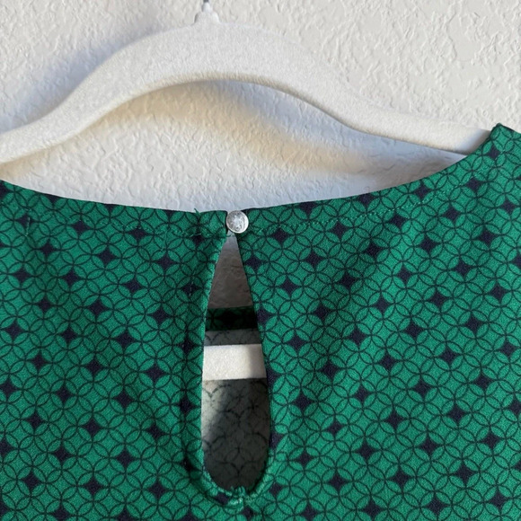 Banana Republic Women’s Green Pattern Shift Dress Short Sleeve Lightweight XSP - Picture 5 of 8